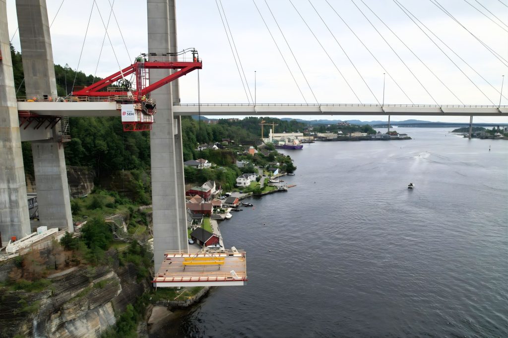 bridge-construction-lifting-platform