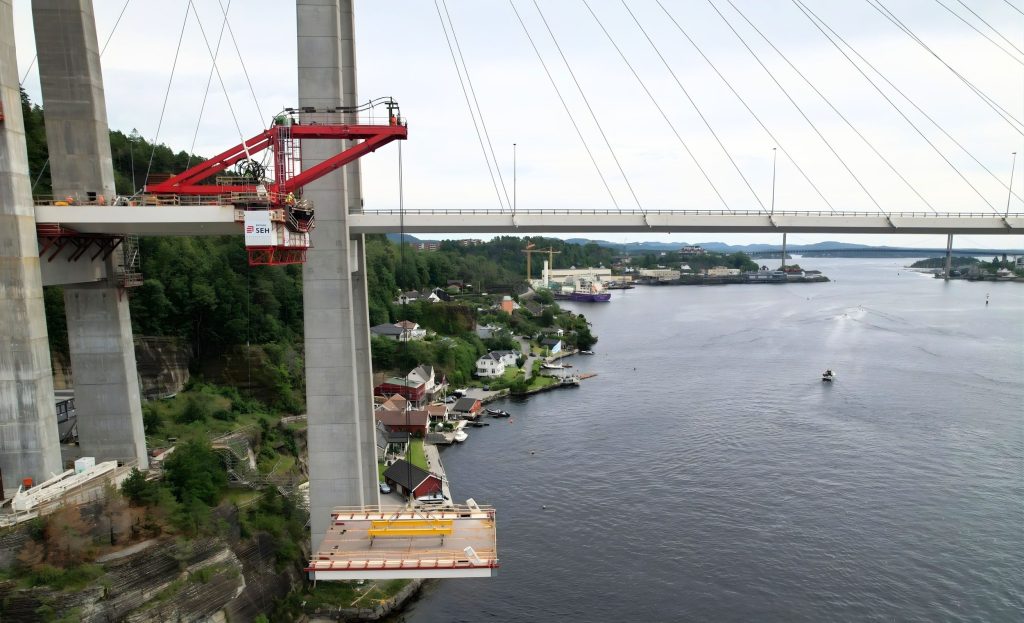 bridge-construction-lifting-platform