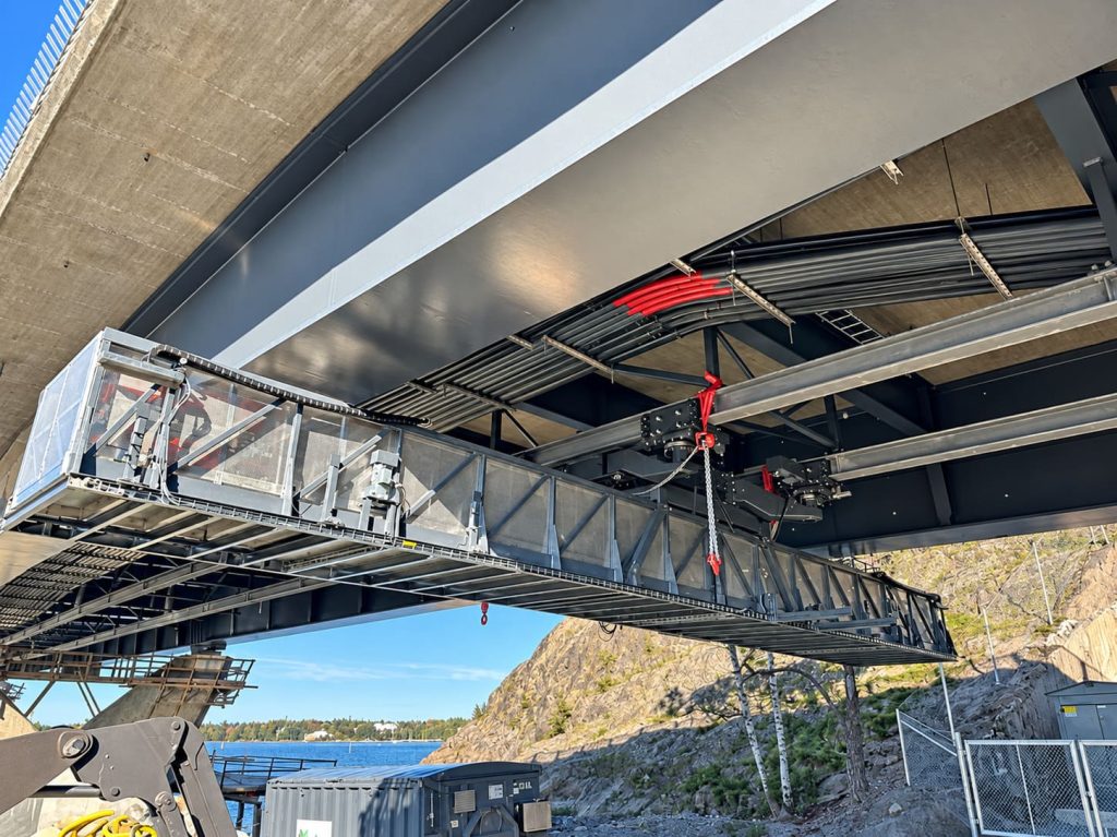 under-bridge-access-platform