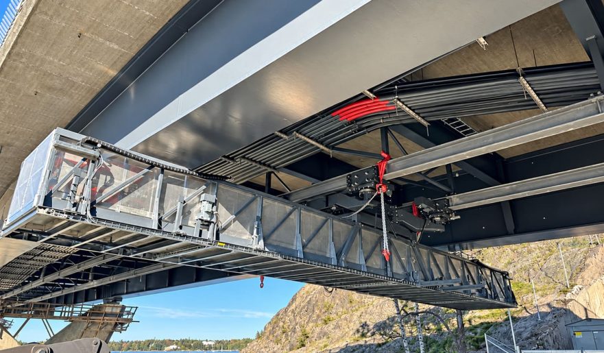 under-bridge-access-platform